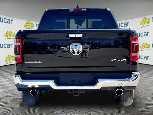 Diamond Black Crystal Pearlcoat 2022 RAM 1500 Laramie