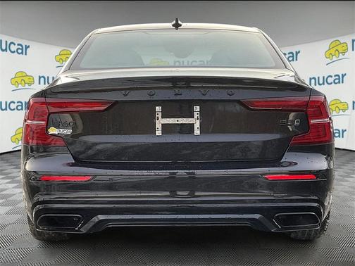 2022 Volvo S60 T6 R-Design