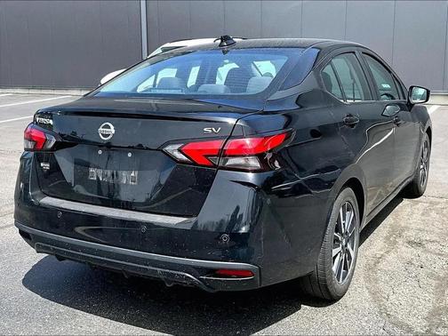 Super Black 2021 Nissan Versa 1.6 SV