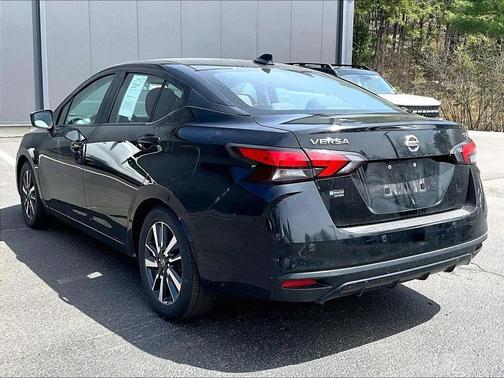 Super Black 2021 Nissan Versa 1.6 SV