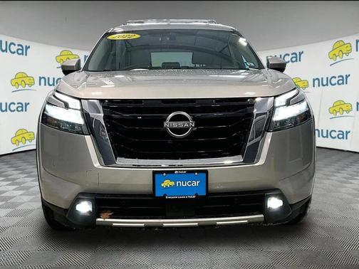 Brilliant Silver Metallic 2022 Nissan Pathfinder SL 4WD