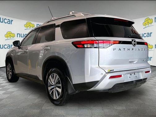 Brilliant Silver Metallic 2022 Nissan Pathfinder SL 4WD