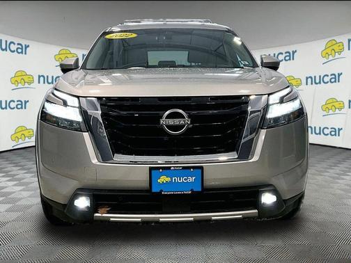 Brilliant Silver Metallic 2022 Nissan Pathfinder SL 4WD