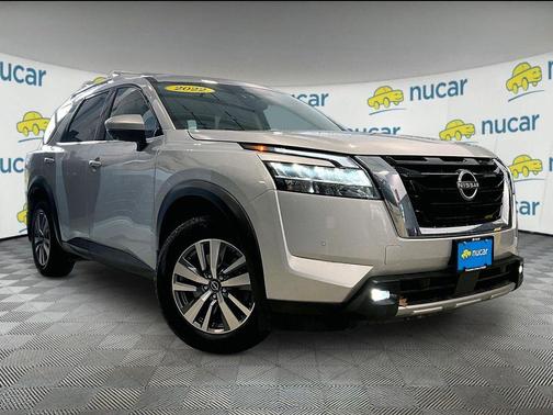 Brilliant Silver Metallic 2022 Nissan Pathfinder SL 4WD