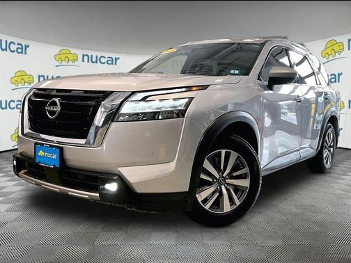 Brilliant Silver Metallic 2022 Nissan Pathfinder SL 4WD
