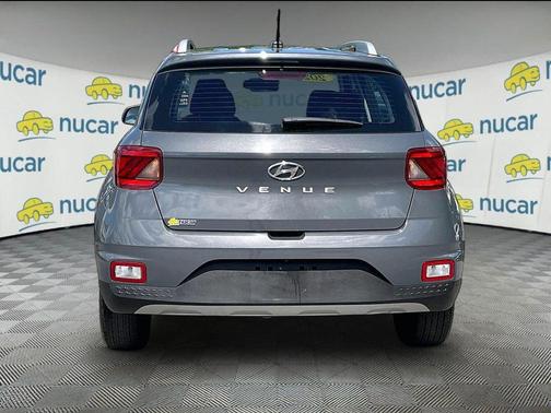 Ecotronic Gray 2024 Hyundai VENUE SEL