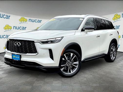 Majestic White 2024 INFINITI QX60 Luxe