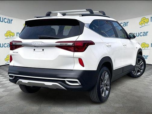 Snow White Pearl 2023 Kia Seltos S