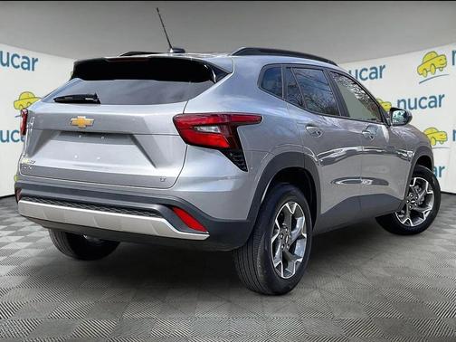 Sterling Gray Metallic 2025 Chevrolet Trax LT