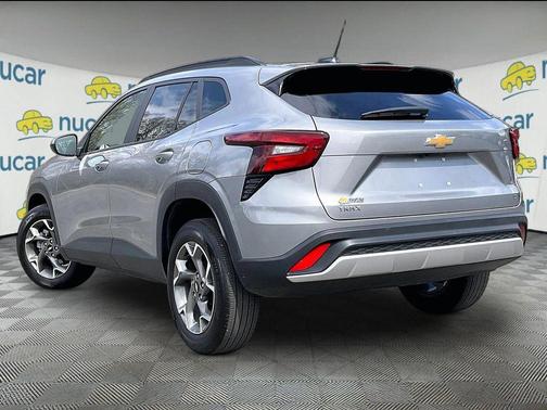 Sterling Gray Metallic 2025 Chevrolet Trax LT