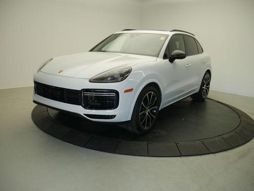 Carrara White Metallic 2023 Porsche Cayenne Turbo