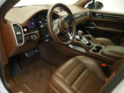 Carrara White Metallic 2023 Porsche Cayenne Turbo