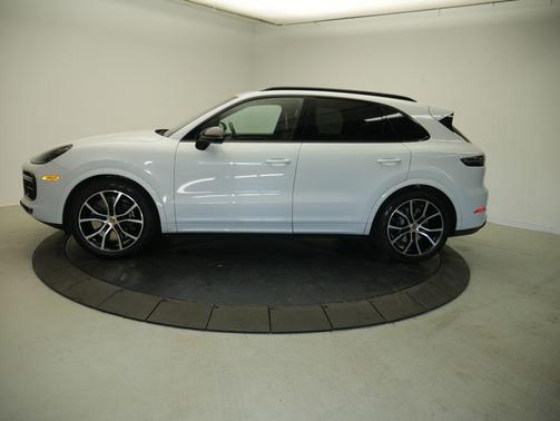 Carrara White Metallic 2023 Porsche Cayenne Turbo