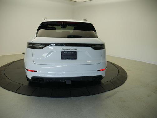 Carrara White Metallic 2023 Porsche Cayenne Turbo