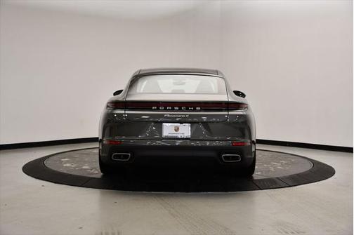 2025 Porsche Panamera 4