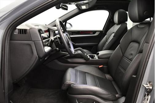2024 Porsche Cayenne Base (Tiptronic)