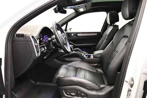 2023 Porsche Cayenne Platinum Edition