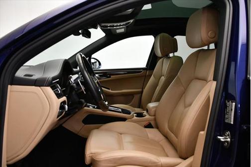 2022 Porsche Macan Base