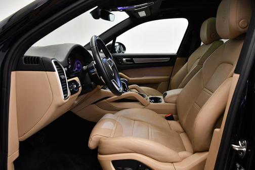 2023 Porsche Cayenne Platinum Edition