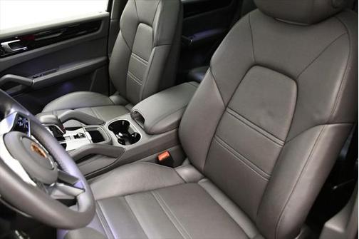 2023 Porsche Cayenne Platinum Edition