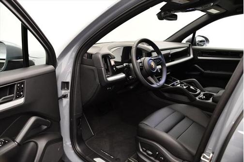 2024 Porsche Cayenne Base (Tiptronic)