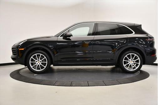 2023 Porsche Cayenne Platinum Edition