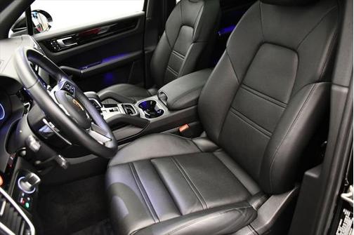 2023 Porsche Cayenne Base (Tiptronic)