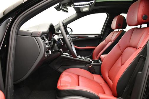 2025 Porsche Macan T