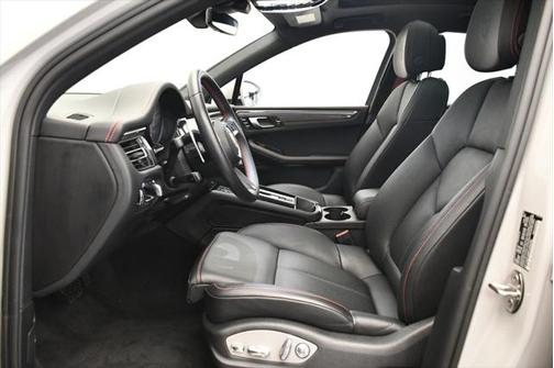 2023 Porsche Macan Base