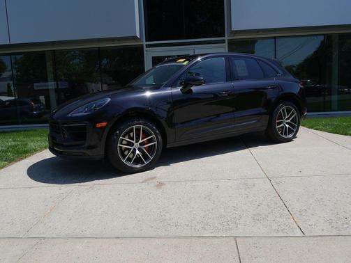 Jet Black Metallic 2023 Porsche Macan Macan