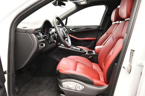 2025 Porsche Macan T