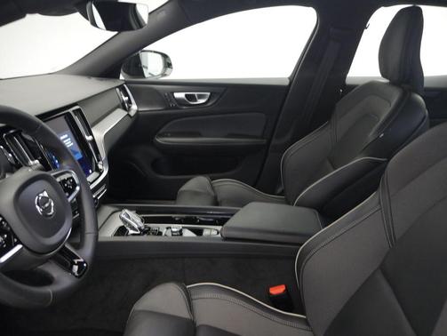 2024 Volvo S60 B5 Plus Black Edition
