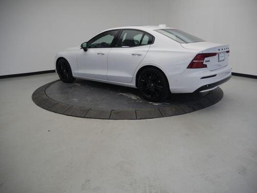 2024 Volvo S60 B5 Plus Black Edition