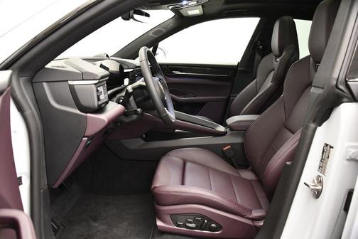 2025 Porsche Macan 4
