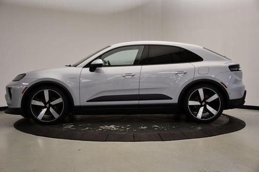 2025 Porsche Macan 4