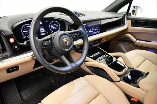 2024 Porsche Cayenne Base (Tiptronic)
