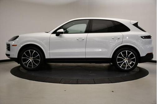 2024 Porsche Cayenne Base (Tiptronic)
