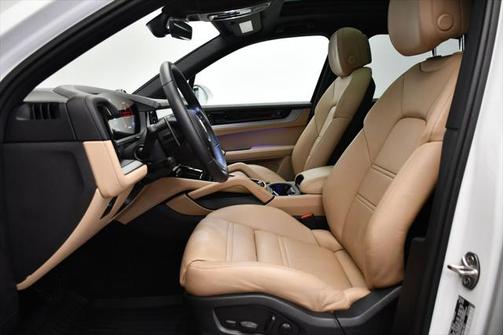 2024 Porsche Cayenne Base (Tiptronic)