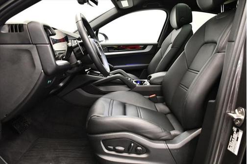 2024 Porsche Cayenne Base (Tiptronic)