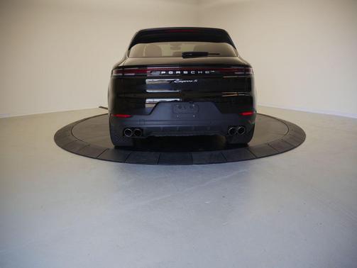 Chromite Black Metallic 2024 Porsche Cayenne S