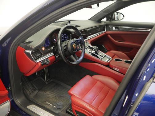 Gentian Blue Metallic 2022 Porsche Panamera Turbo S