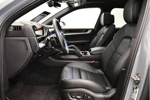 2025 Porsche Cayenne Base