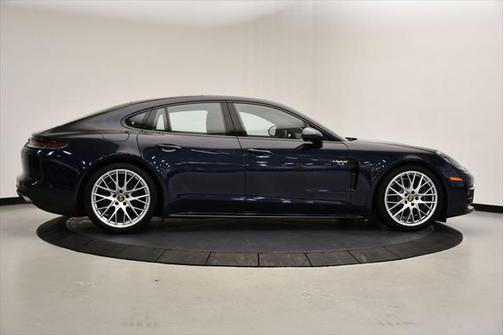 2022 Porsche Panamera E-Hybrid 4