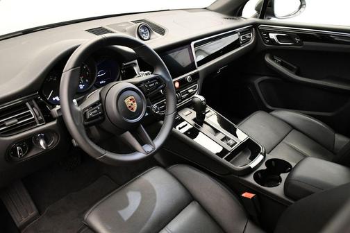 2025 Porsche Macan T