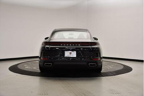 2025 Porsche Panamera 4