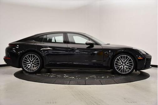 2025 Porsche Panamera 4