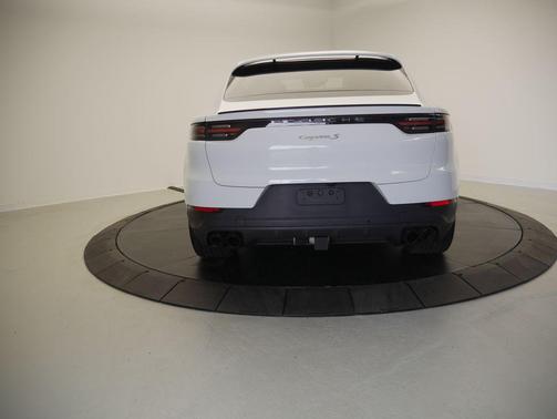 Carrara White Metallic 2023 Porsche Cayenne S