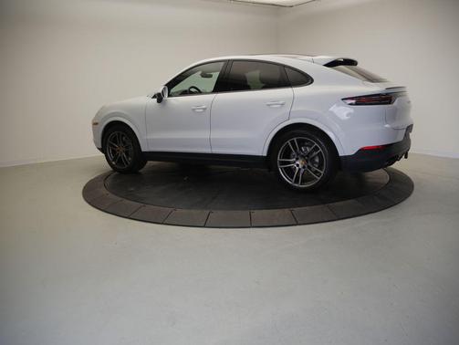 Carrara White Metallic 2023 Porsche Cayenne S