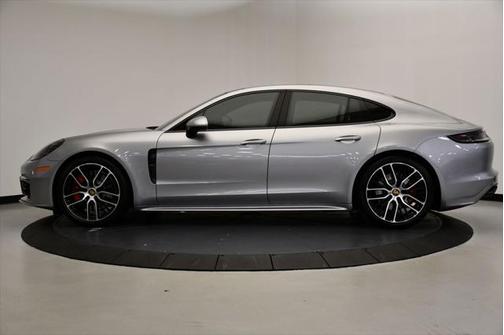 2023 Porsche Panamera GTS