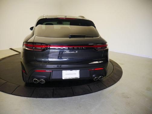 Volcano Grey Metallic 2026 Porsche Macan Macan